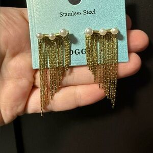 Elegant Gold and Pearl Dangle Earrings